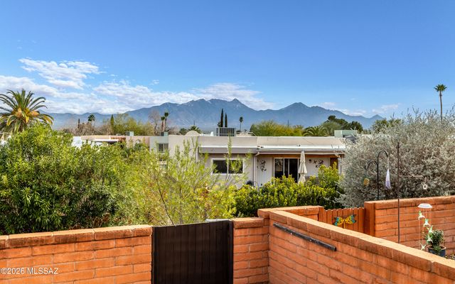 224 N Camino Del Vate, Green Valley, AZ 85614