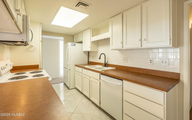 224 N Camino Del Vate, Green Valley, AZ 85614