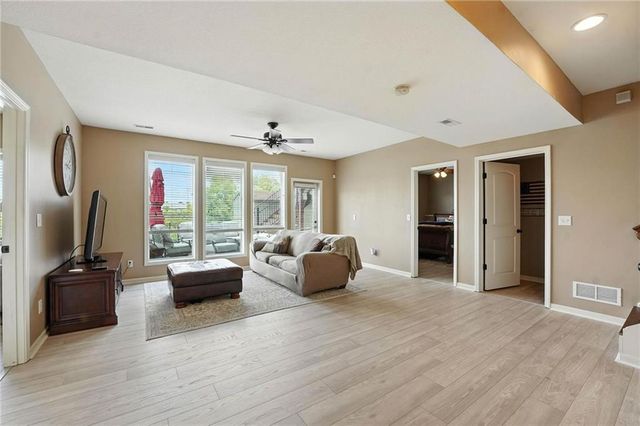 2211 NW Hedgewood Drive, Grain Valley, MO 64029