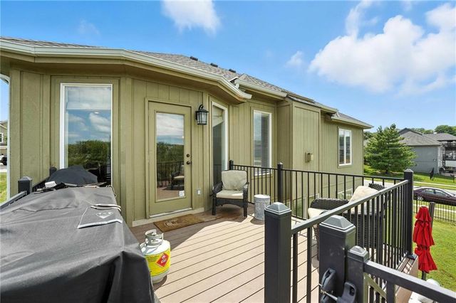 2211 NW Hedgewood Drive, Grain Valley, MO 64029