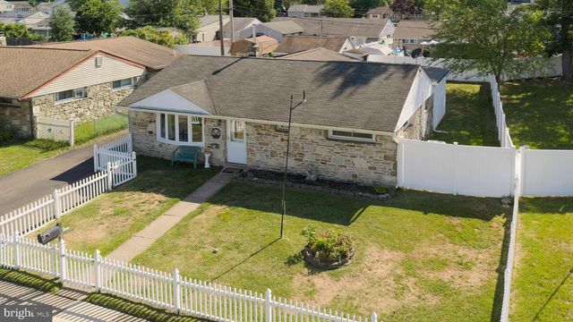 2513 LAUREL DR, Bristol, PA 19007