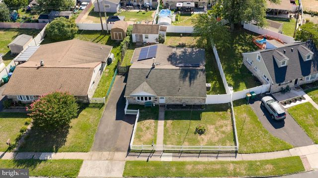 2513 LAUREL DR, Bristol, PA 19007