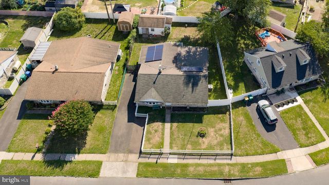 2513 LAUREL DR, Bristol, PA 19007