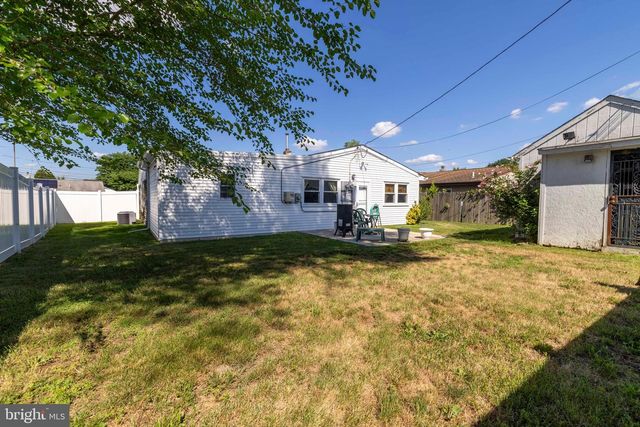 2513 LAUREL DR, Bristol, PA 19007