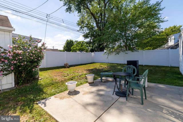 2513 LAUREL DR, Bristol, PA 19007
