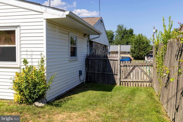 2513 LAUREL DR, Bristol, PA 19007