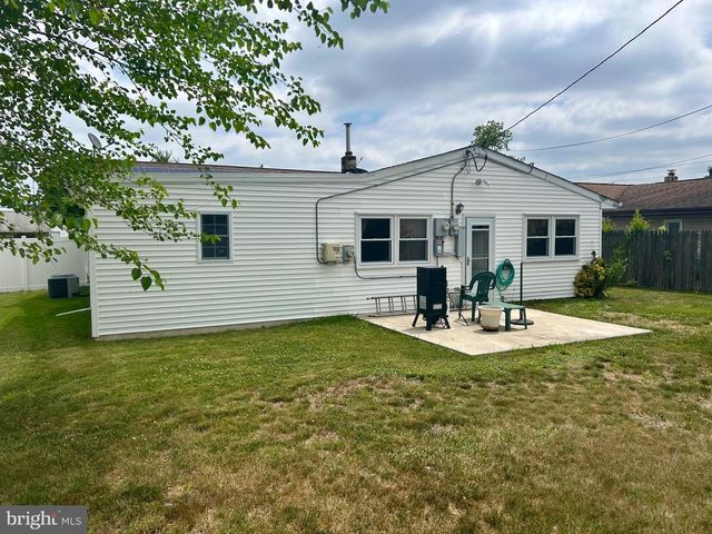 2513 LAUREL DR, Bristol, PA 19007