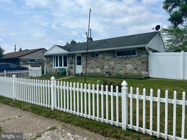 2513 LAUREL DR, Bristol, PA 19007
