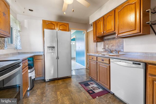 2513 LAUREL DR, Bristol, PA 19007