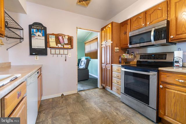 2513 LAUREL DR, Bristol, PA 19007