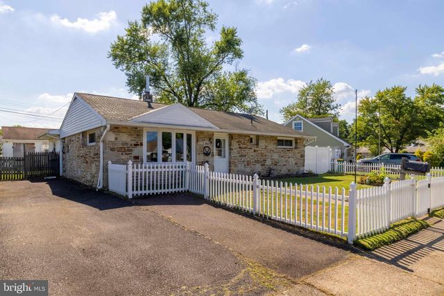 2513 LAUREL DR, Bristol, PA 19007