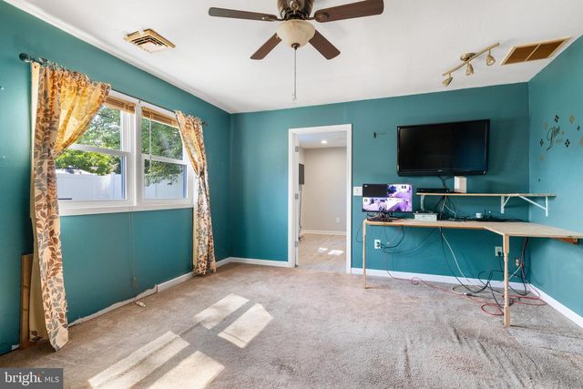 2513 LAUREL DR, Bristol, PA 19007