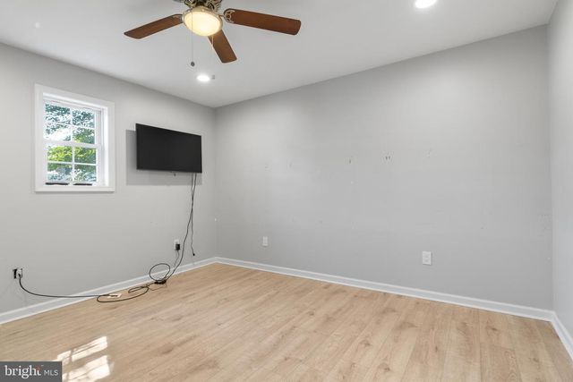2513 LAUREL DR, Bristol, PA 19007