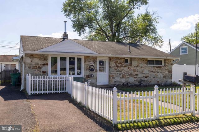 2513 LAUREL DR, Bristol, PA 19007