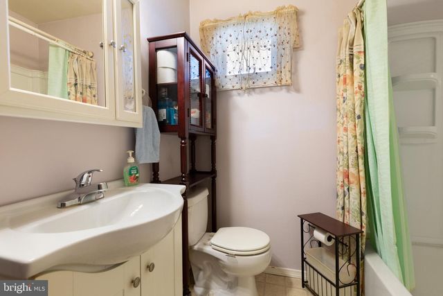 2513 LAUREL DR, Bristol, PA 19007