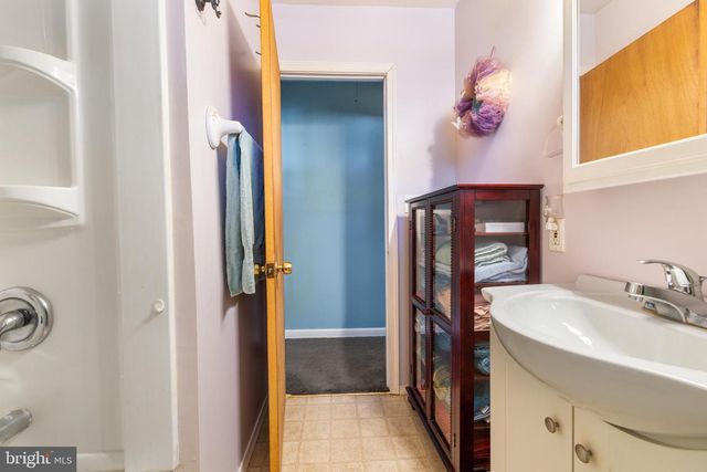2513 LAUREL DR, Bristol, PA 19007