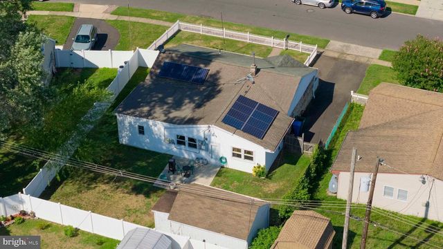 2513 LAUREL DR, Bristol, PA 19007