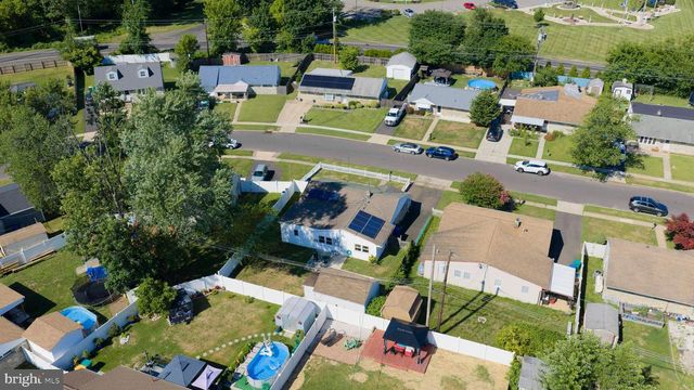 2513 LAUREL DR, Bristol, PA 19007