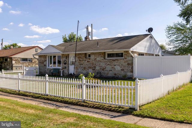 2513 LAUREL DR, Bristol, PA 19007