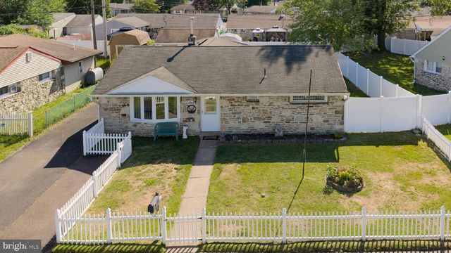 2513 LAUREL DR, Bristol, PA 19007