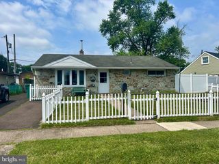 2513 LAUREL DR, Bristol, PA 19007