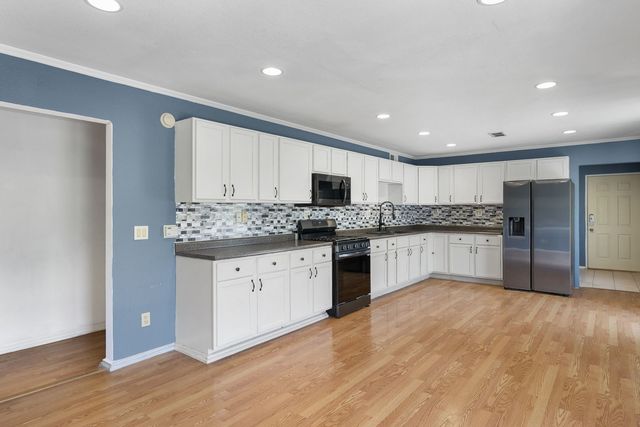 6401 W 95th Avenue Court, Taylor Ridge, IL 61284