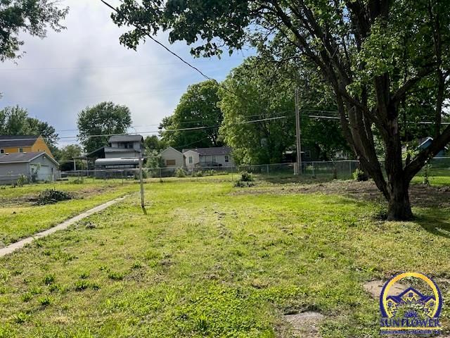 2719 SE Iowa AVE, Topeka, KS 66605