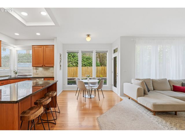 14321 CAMDEN Ln, Lake Oswego, OR 97035