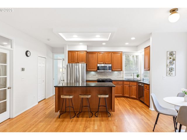 14321 CAMDEN Ln, Lake Oswego, OR 97035