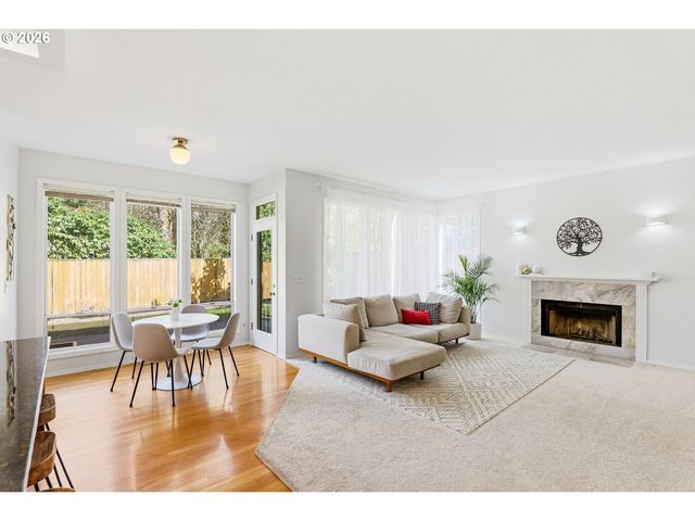 14321 CAMDEN Ln, Lake Oswego, OR 97035