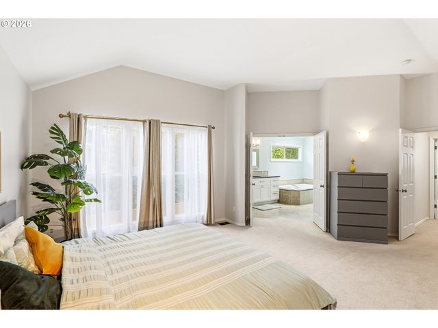 14321 CAMDEN Ln, Lake Oswego, OR 97035