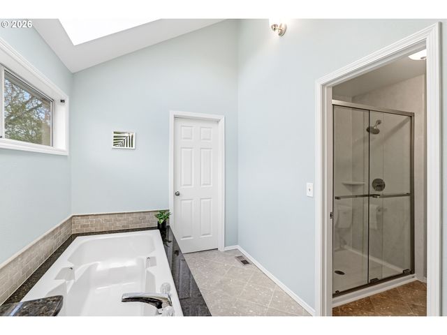 14321 CAMDEN Ln, Lake Oswego, OR 97035