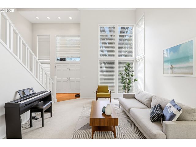 14321 CAMDEN Ln, Lake Oswego, OR 97035