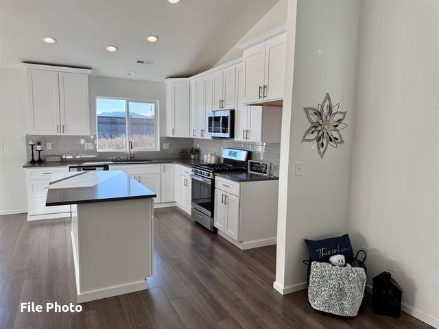 609 S Manifold Ln, Spokane Valley, WA 99016