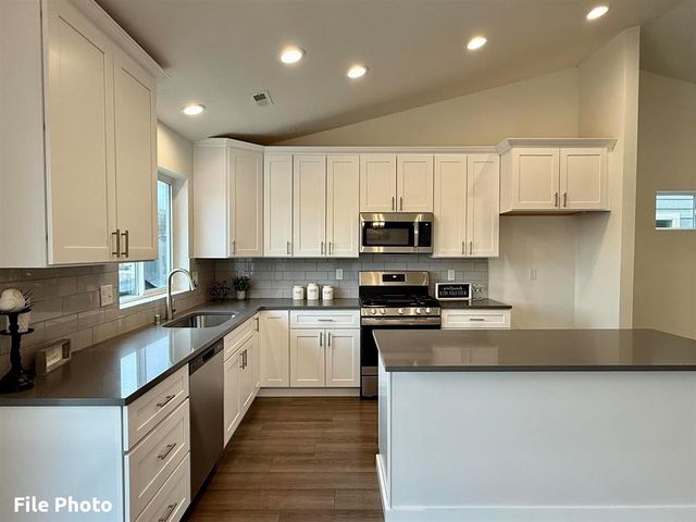 609 S Manifold Ln, Spokane Valley, WA 99016