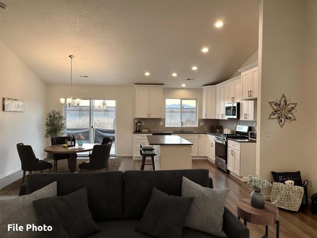 609 S Manifold Ln, Spokane Valley, WA 99016