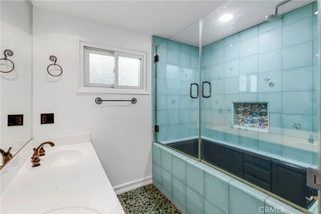 23728 Bessemer Street, Woodland Hills, CA 91367