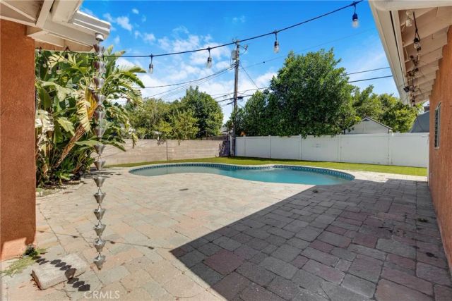 23728 Bessemer Street, Woodland Hills, CA 91367