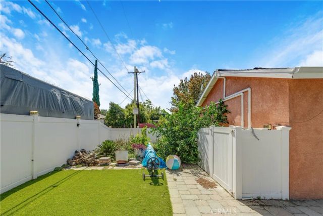 23728 Bessemer Street, Woodland Hills, CA 91367