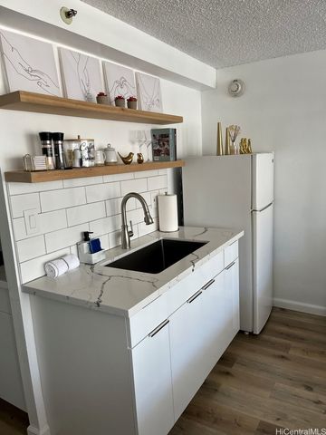 445 Seaside Avenue 1511, Honolulu, HI 96815