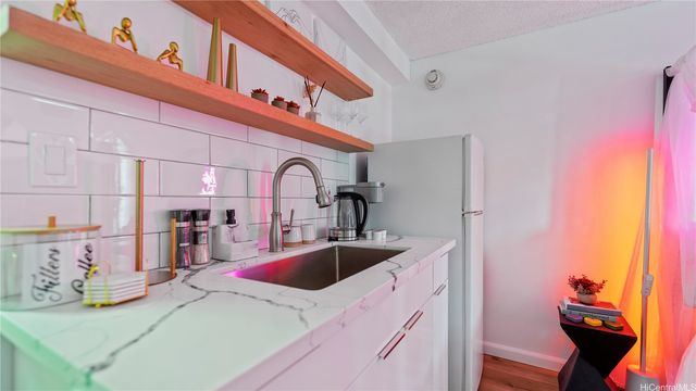 445 Seaside Avenue 1511, Honolulu, HI 96815