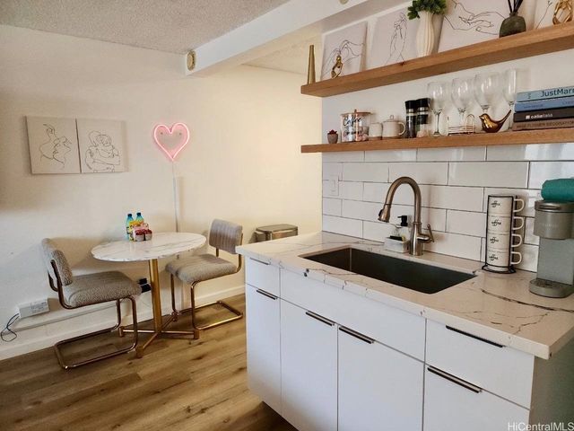 445 Seaside Avenue 1511, Honolulu, HI 96815