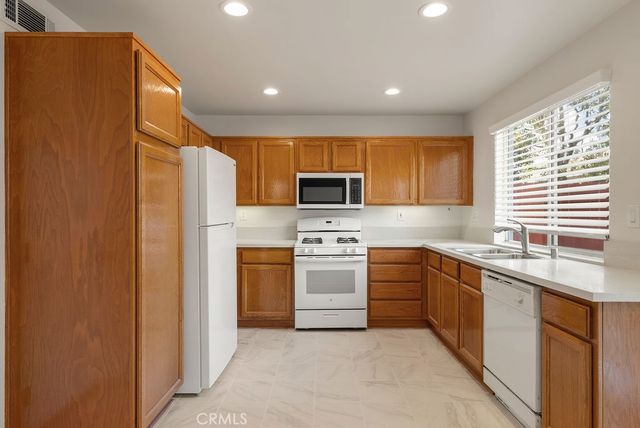 2037 Pine Hurst, Hawthorne, CA 90250