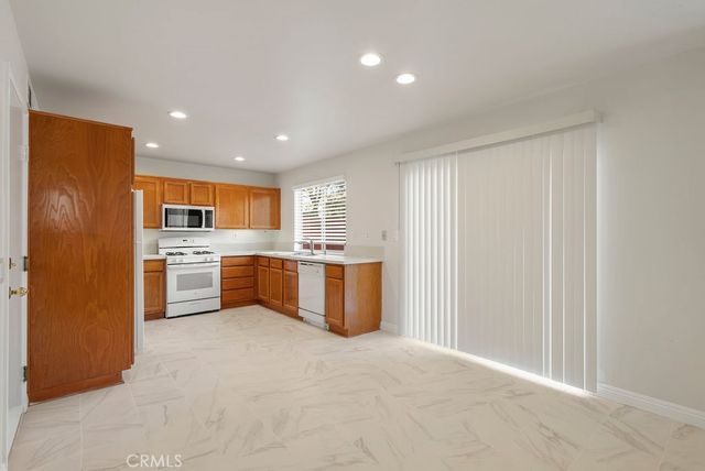 2037 Pine Hurst, Hawthorne, CA 90250