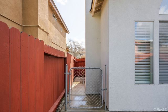 2037 Pine Hurst, Hawthorne, CA 90250