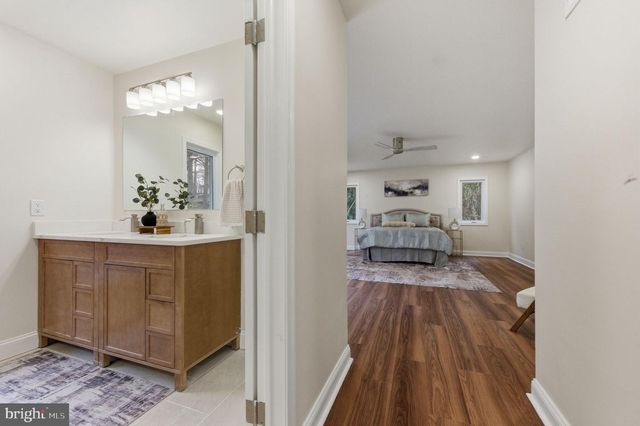 4 METEOR LN, Newark, DE 19711