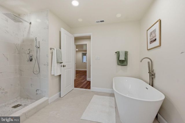 4 METEOR LN, Newark, DE 19711