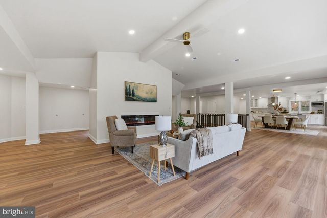 4 METEOR LN, Newark, DE 19711