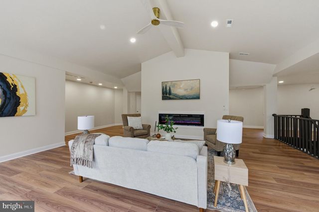 4 METEOR LN, Newark, DE 19711