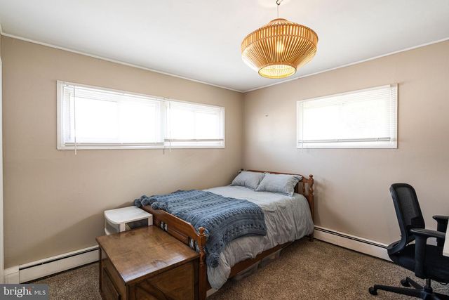 54 MAYFLOWER RD, Levittown, PA 19056